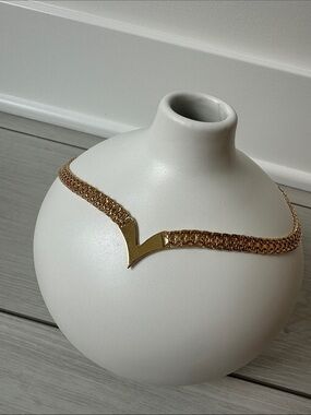 Gold V-Accent Chain Necklace - Elegant Women's Jewelry